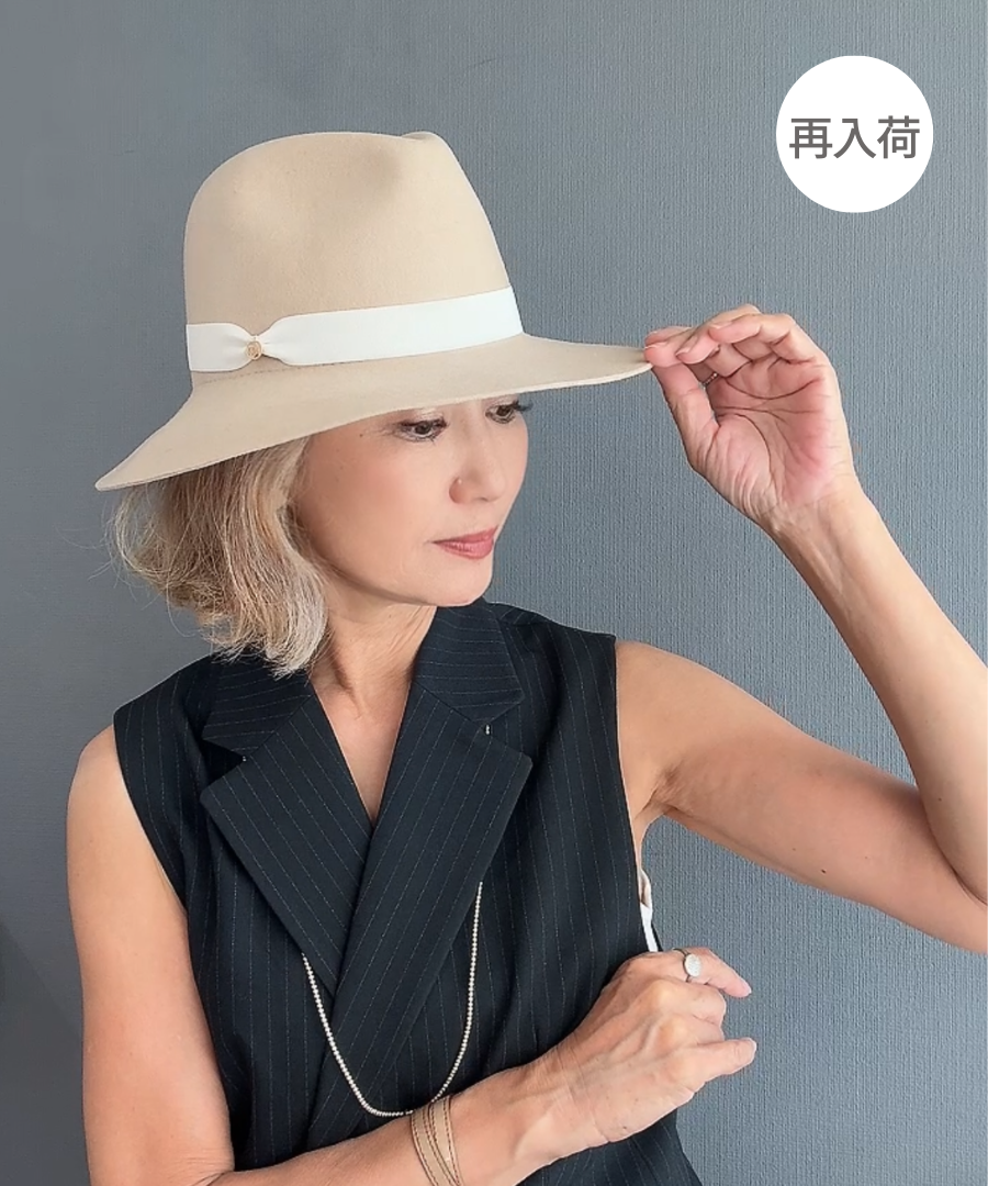 美品 CA4LA CF POPPINS フェルトハット グレージュ ゴールド金具 CA4LA（カシラ）の「CF POPPINS（ハット）」 - WEAR