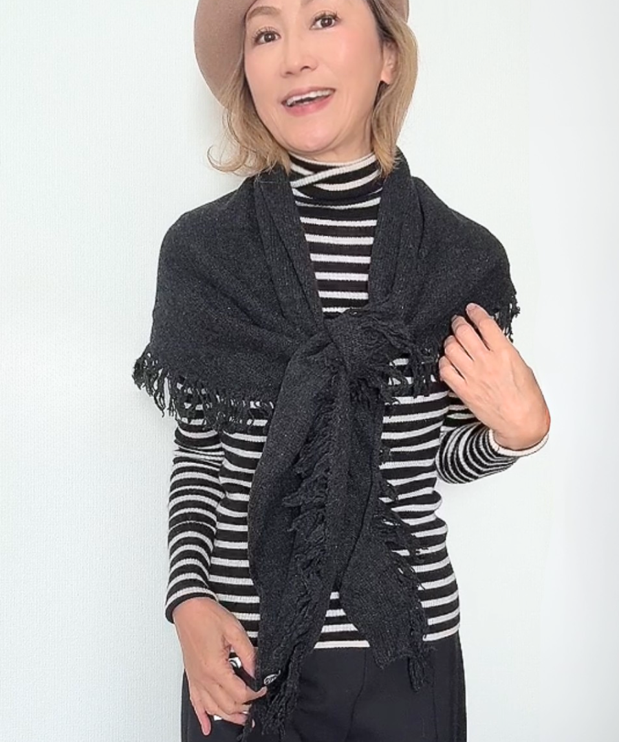 イタリア製 カシミヤ混｜三角フリンジストール｜チャコールブラック