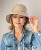 エメ　エンブレム／グレージュ