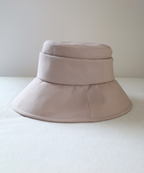 エメ　エンブレム／グレージュ