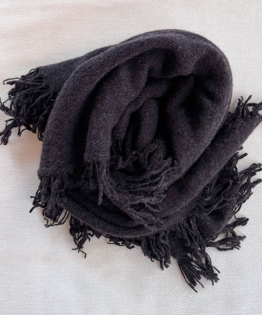 イタリア製 カシミヤ混｜三角フリンジストール｜チャコールブラック