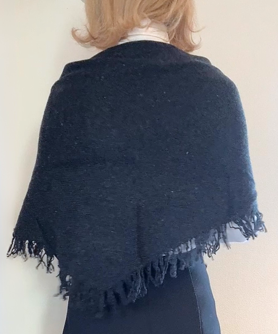 イタリア製 カシミヤ混｜三角フリンジストール｜チャコールブラック