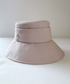 エメ　エンブレム／グレージュ