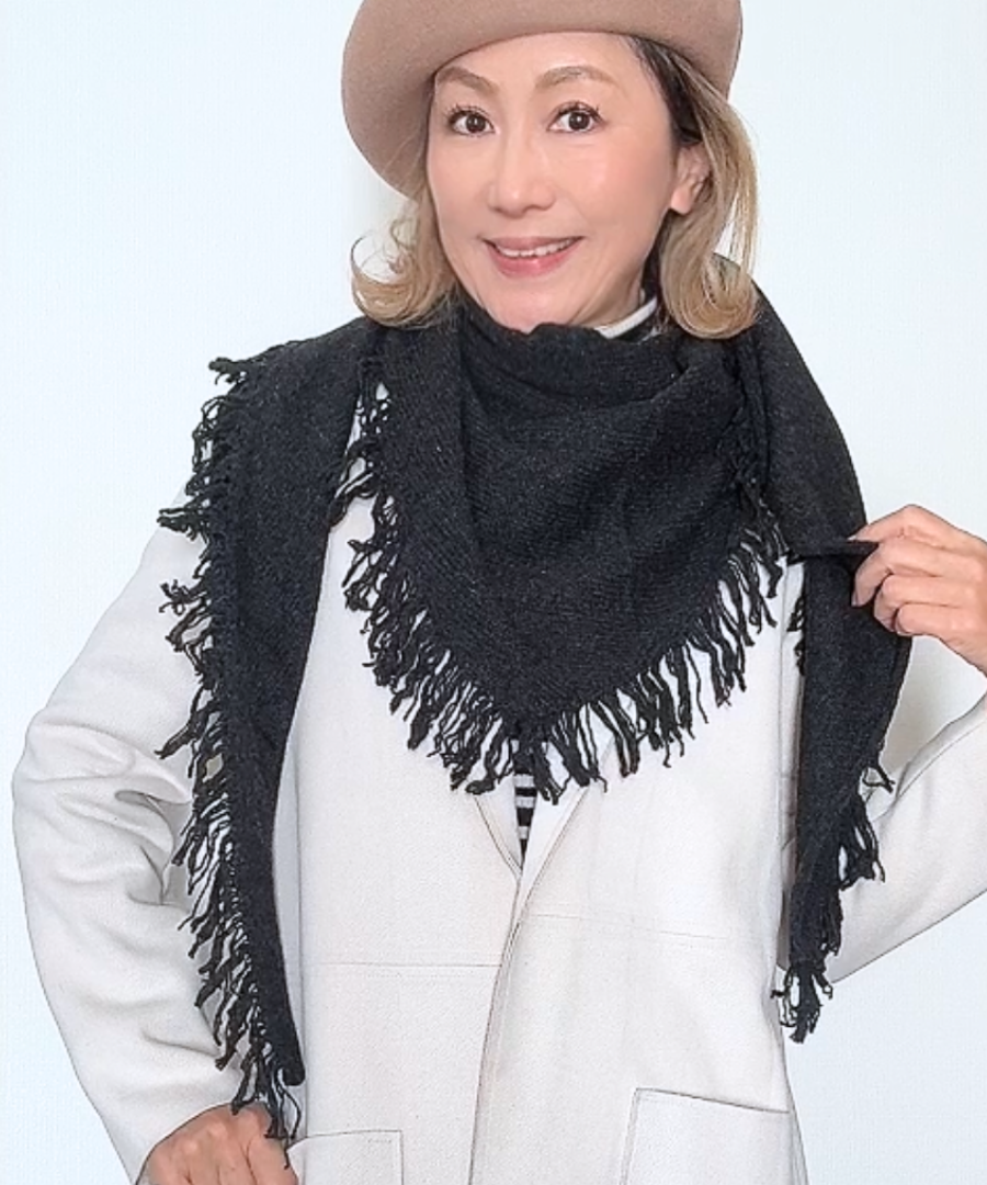 イタリア製 カシミヤ混｜三角フリンジストール｜チャコールブラック